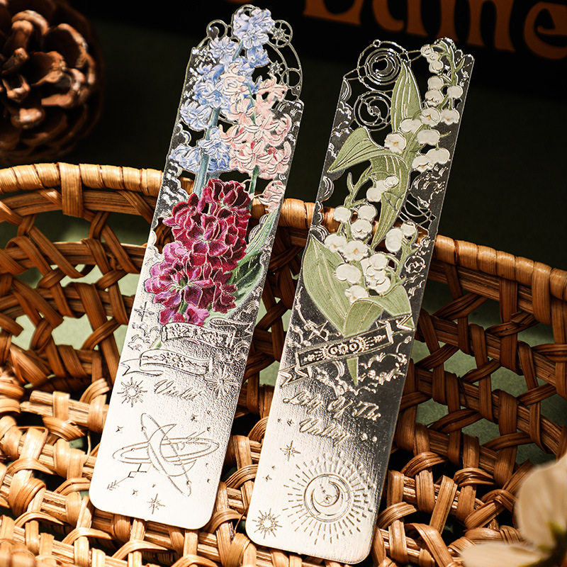 Resin Art Bookmark - Retro Hollow Metal Bookmark Romantic Flower
